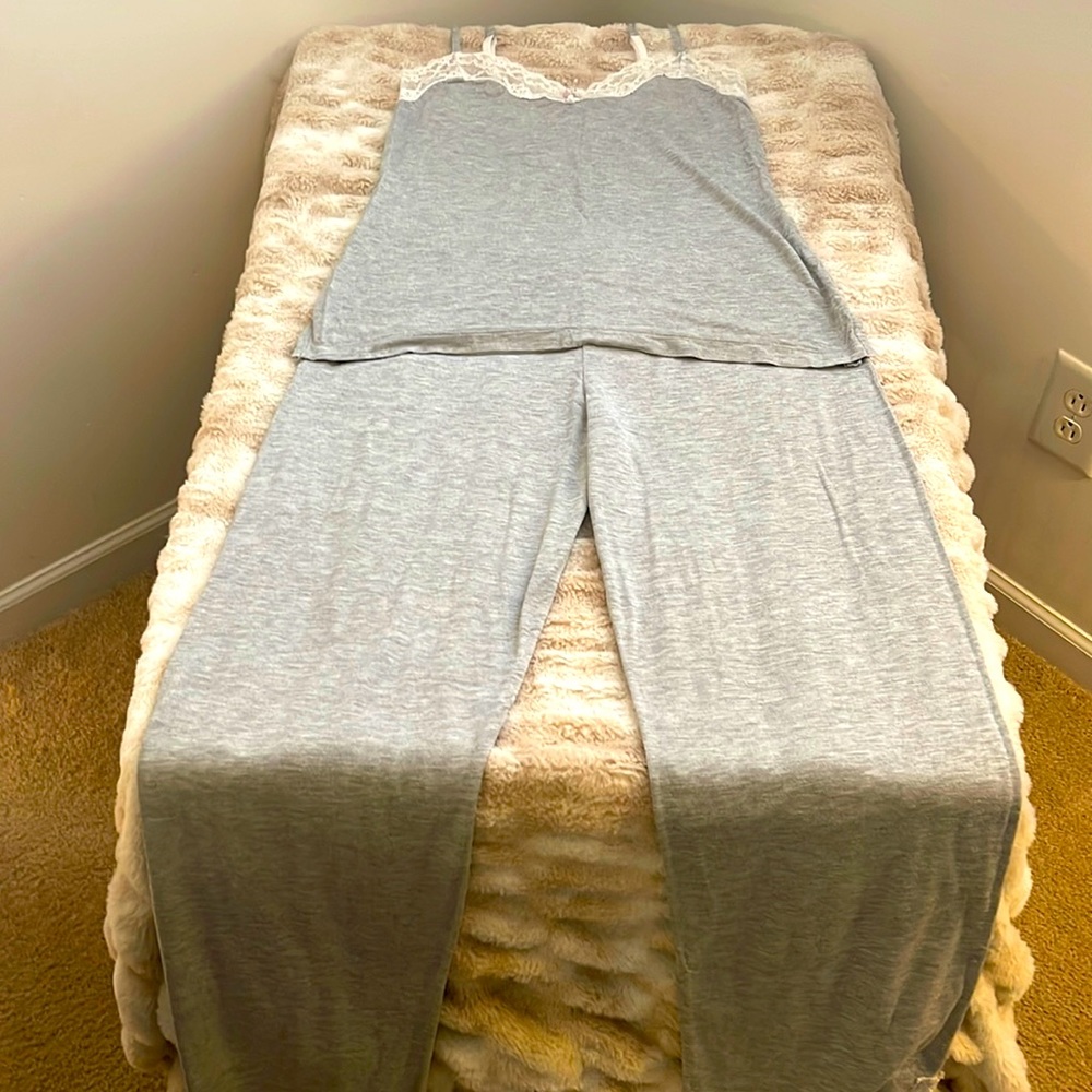 Victoria’s Secret women’s medium pajama set